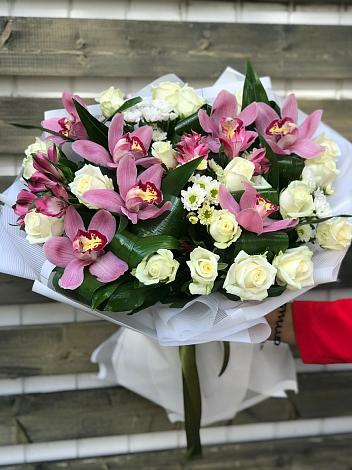 Букет цветов из: Розы и Хризантемы в Туже