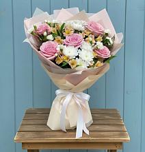 Букет цветов из:  Гвоздики, Орхидеи и Розы в Туже