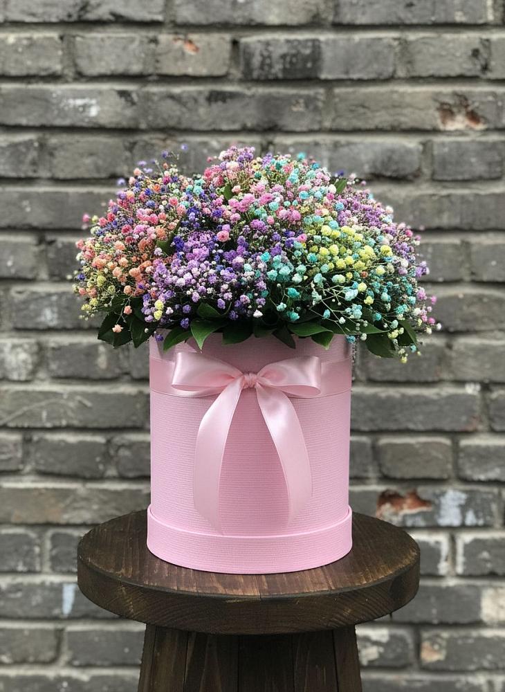 Цветочная композиция из Гипсофила и Розы в шляпной коробке в Туже