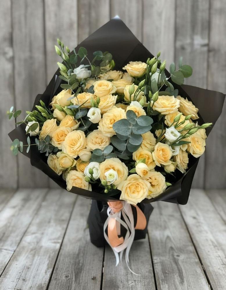 Букет цветов из: Розы и Лизиантусы в Туже