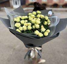 Букет Белые кустовые розы Солинеро в Туже