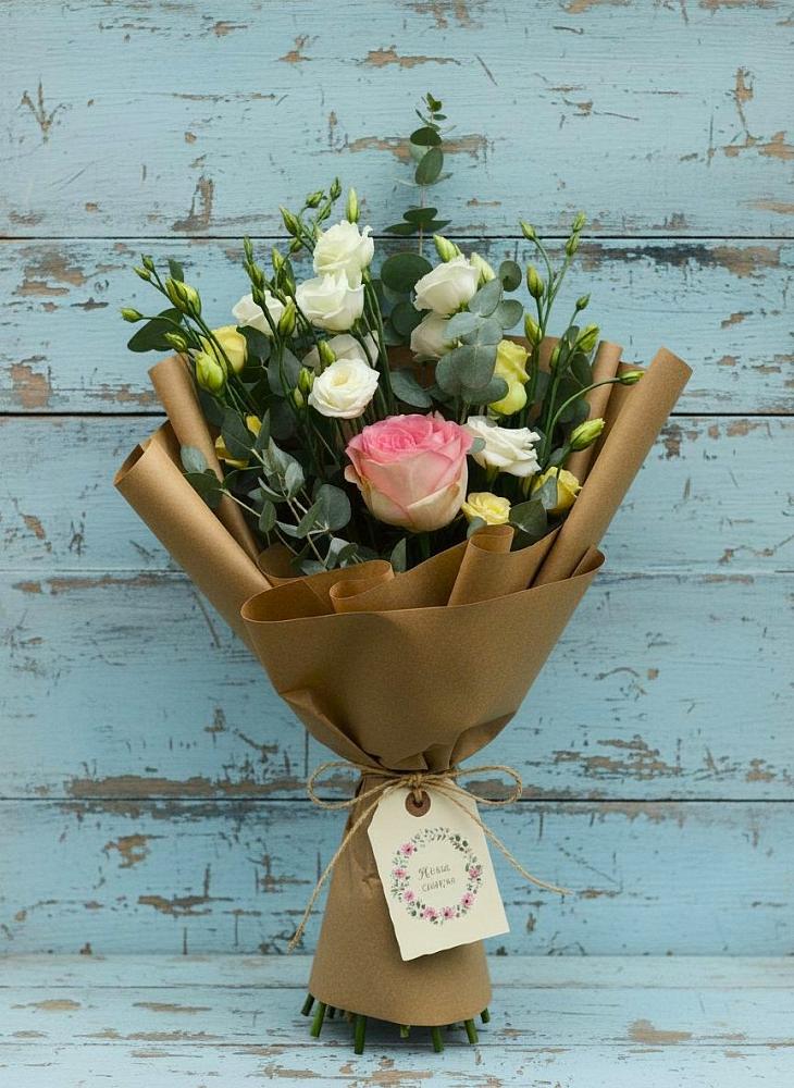 Букет цветов из: Розы и Лизиантусы в Туже