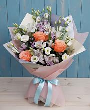 Букет цветов из:  Лизиантусы, Розы, Альстромерии и Гипсофила в Туже