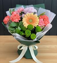 Букет цветов из:  Гвоздики, Розы, Герберы и Хризантемы #REPLACE_PRED# Туже