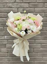 Букет цветов из:  Гвоздики, Розы, Лизиантусы и Хризантемы #REPLACE_PRED# Туже