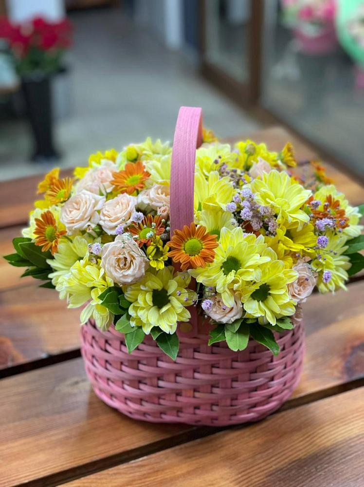 Цветочная композиция из Хризантемы и Розы в корзине в Туже