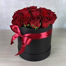 Цветочная композиция из Розы в шляпной коробке в Туже