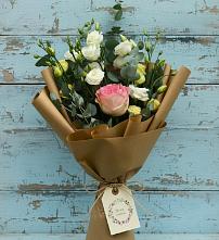 Букет цветов из:  Розы и Лизиантусы в Туже