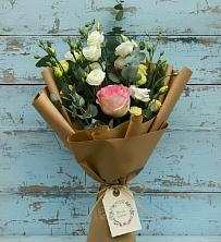 Букет цветов из:  Розы и Лизиантусы в Туже